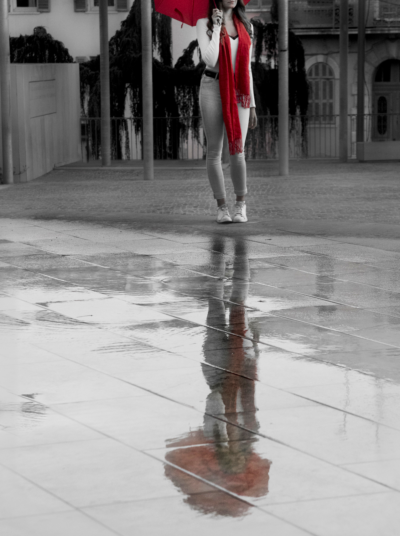Le parapluie rouge, par Lawrage