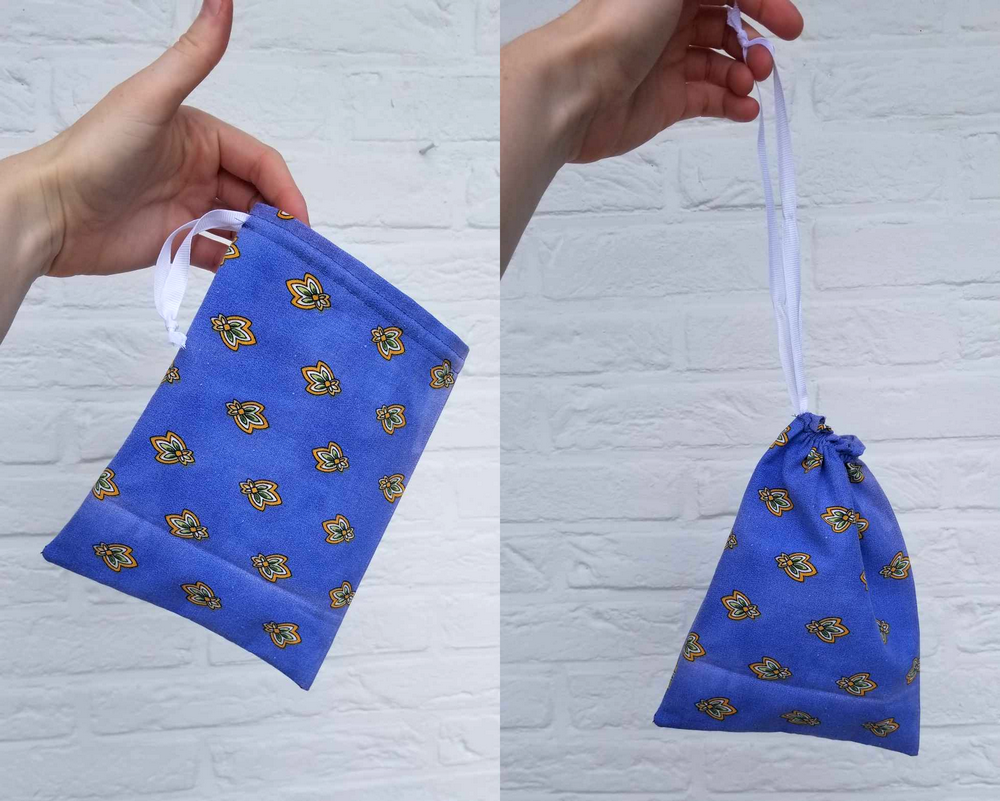 Sachet de jeu bleu, par Milou