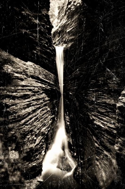 Cascade creepy, par Xxx.Artflow.xxX